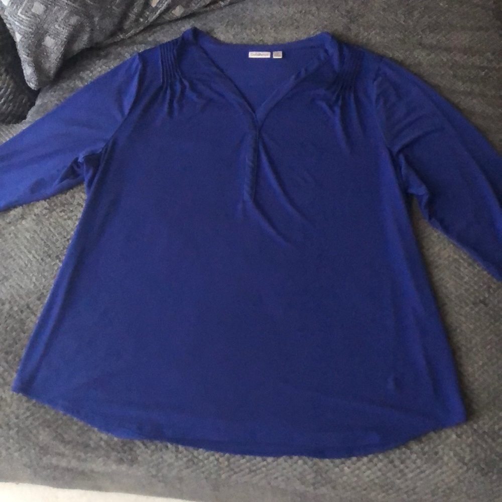 Blue 3/4 length sleeve slight v-neck blouse